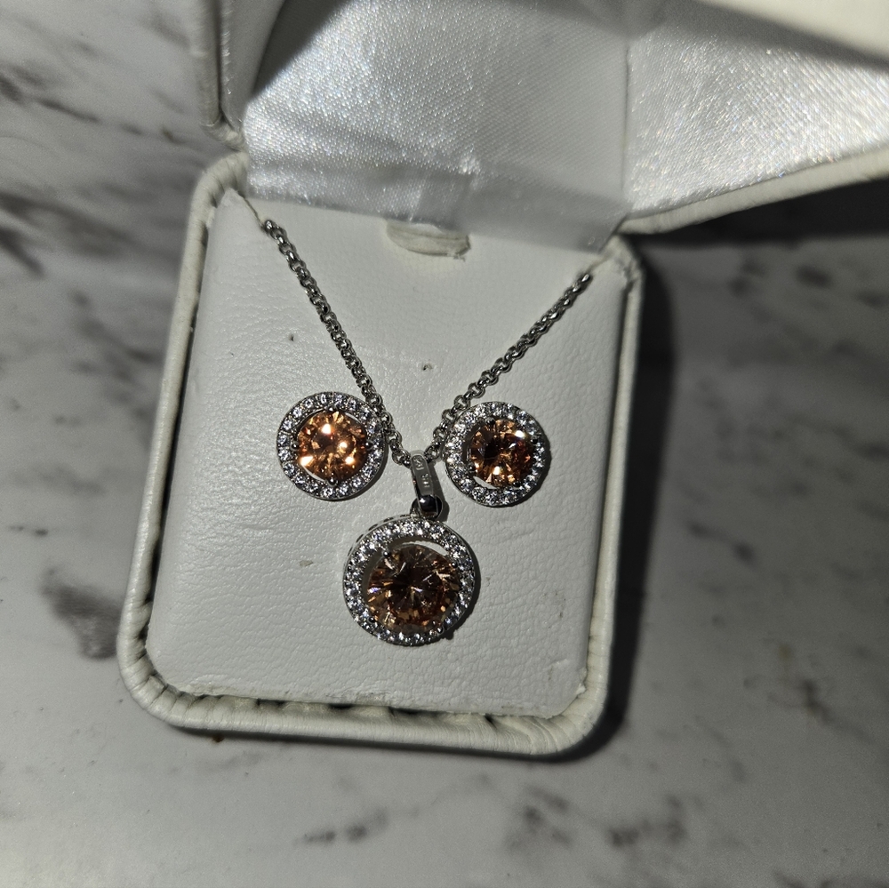 Sterling Silver And Topaz Elegant Necklace And Earrings Jewelry Set - Picture 4 of 12